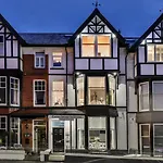 The Hepburn - Top Floor - Luxury For Up To 6 Guests Near Open Air Theatre And North Bay