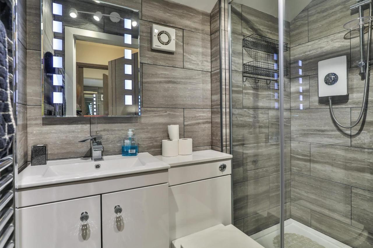 The Hepburn - Floor - Luxury For Up To 6 Guests Near Open Air Theatre And North Bay Apartment *